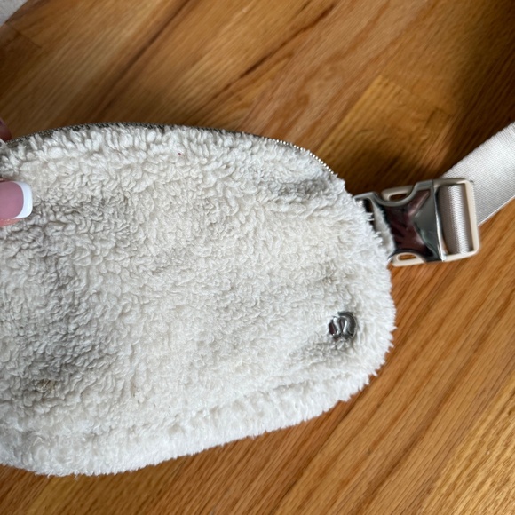 Lululemon Belt Bag Fanny Pack Fuzzy - Picture 3 of 9